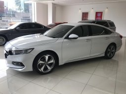 Honda Accord 1.5 EL 8