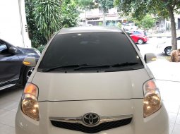 Toyota Yaris J 2011 1