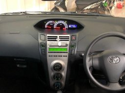 Toyota Yaris J 2011 5