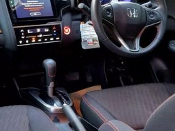 Jual Mobil Bekas Honda Jazz RS 2020 8