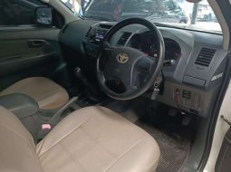 Toyota Hilux E 4x4 2.4 MT 2014 3