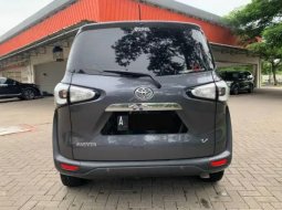 Toyota Sienta V CVT 2018 4