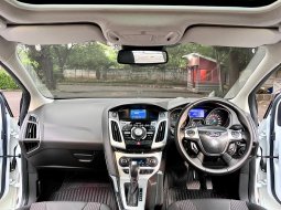 FORD FOCUS 2.0 S HATCHBACK 2013 PUTIH 4