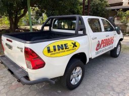 Toyota Hilux D-Cab 2.4 V (4x4) DSL A/T 10