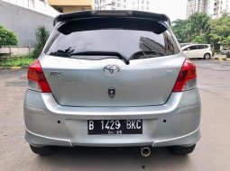 Toyota Yaris E 2010 6