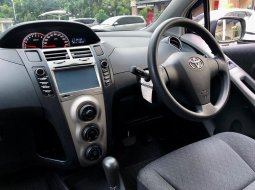 Toyota Yaris E 2010 9
