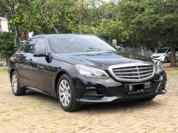 Mercedes-Benz E-Class E 200 2016 Hitam 2