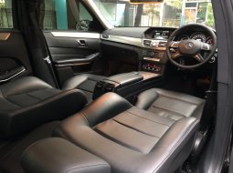 Mercedes-Benz E-Class E 200 2016 Hitam 7