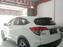 Honda HR-V 1.5L E CVT A/T 2019  3