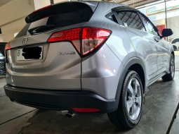 Honda HRV E 1.5 AT ( Matic ) 2017 Abu2 muda Km 72rban Siap Pakai 5