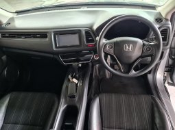 Honda HRV E 1.5 AT ( Matic ) 2017 Abu2 muda Km 72rban Siap Pakai 8