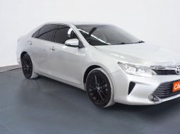 Toyota Camry 2.5 V AT 2015 Silver