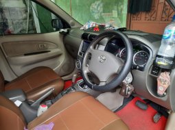 Toyota Avanza S 2010 3