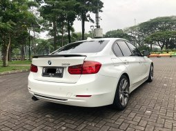 BMW 3 Series 328i 2014 Putih 3