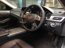 MERCEDES-BENZ E200 AT HITAM 2016 DISKON SAMPE PULUHAN JUTA RUPIAH!!! 8