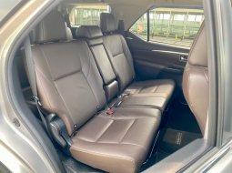 Toyota Fortuner 2.4 VRZ AT 4x4 2016 Silver 8