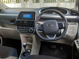 Toyota Sienta V 2017 Abu-abu 3