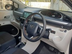 Toyota Sienta V 2017 Abu-abu 4
