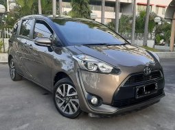 Toyota Sienta V 2017 Abu-abu 6