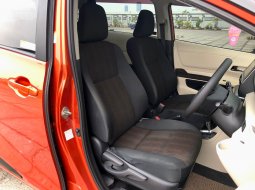 Toyota Sienta Q 2016 Orange 6