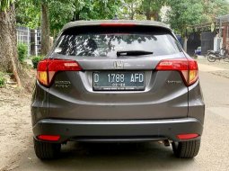 Jual Mobil Bekas Honda HR-V S 2017 4