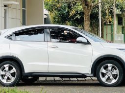 Jual Mobil Bekas Honda HR-V Prestige 2017 6