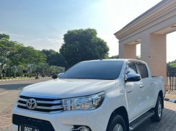 Toyota Hilux V  2019 Putih Bensin