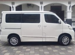 Daihatsu Luxio 1.5 X M/T 2015 2