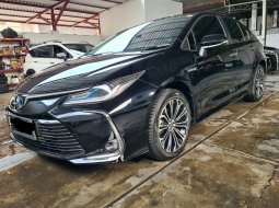 Km Low 6rban Toyota Altis 1.8 Hybrid AT ( Matic ) 2021 Hitam Good Condition 3