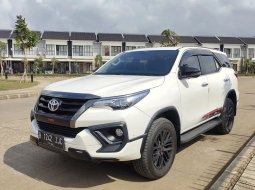 Toyota Fortuner TRD 2019 Putih 2