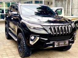 Toyota Fortuner 2.4 VRZ AT 4x4 Hitam 4