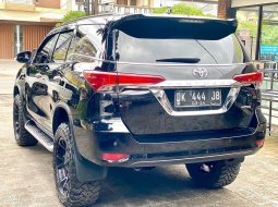 Toyota Fortuner 2.4 VRZ AT 4x4 Hitam 8