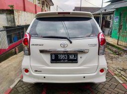 Toyota Avanza Luxury Veloz Putih 4