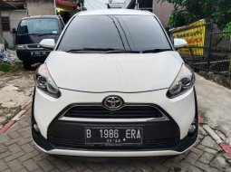 Toyota Sienta V MT 2017 1