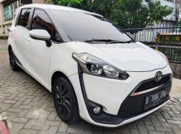 Toyota Sienta V MT 2017 3