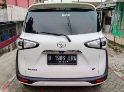 Toyota Sienta V MT 2017 5