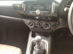Toyota Hilux 2.4 DSL 4x4 M/T 2017 Putih 4