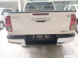 Toyota Hilux 2.4 DSL 4x4 M/T 2017 Putih 7