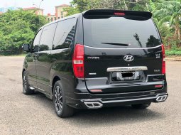 Hyundai H-1 Royale Diesel at 2018 Hitam 5