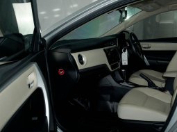 Corolla Altis 1.8 V AT 2019 Silver 10