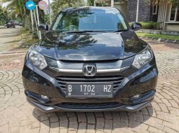 Honda HR-V 1.5L E CVT 2017 Hitam 7