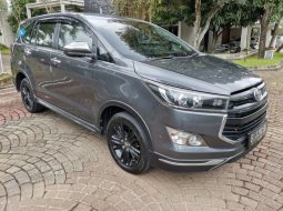 Toyota Kijang Innova 2.4V 2017 Abu-abu