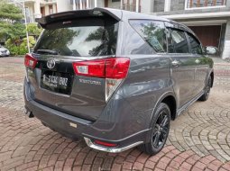 Toyota Kijang Innova 2.4V 2017 Abu-abu 6