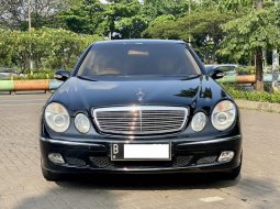 Mercedes-Benz E-Class E 240 2004 Hitam 1