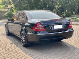 Mercedes-Benz E-Class E 240 2004 Hitam 6