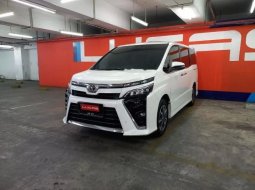 Mobil Toyota Voxy 2020 CVT dijual, DKI Jakarta 5