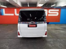 Mobil Toyota Voxy 2020 CVT dijual, DKI Jakarta 1