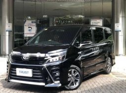 Mobil Toyota Voxy 2017 terbaik di Jawa Barat 13