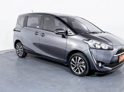 Toyota Sienta V MT 2017 Grey 1