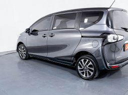 Toyota Sienta V MT 2017 Grey 6